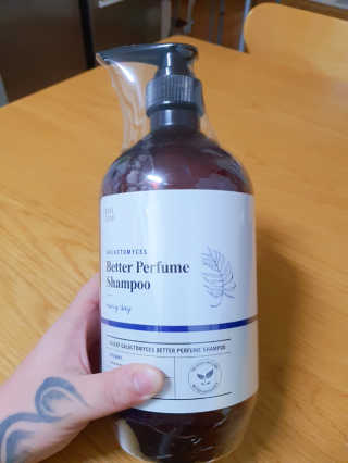 달리프 베러 퍼퓸 샴푸 1000ml 레이니데이 or 일랑로즈 — 5점을 준 리뷰어가 2020년 11월 올린 사용 사진