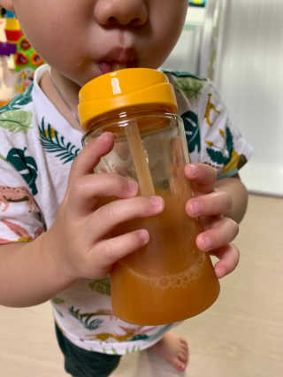 유비맘 PPSU 젖병 노꼭지_260ml_컬러 랜덤 발송 — 5점을 준 리뷰어가 2020년 7월 올린 사용 사진
