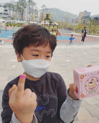 꼬메맘마 아쿠아 네일컬러 미니몬 키트 — 5점을 준 리뷰어가 2020년 4월 올린 사용 사진
