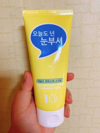 IO 아이오 오늘도 넌 눈부셔 - 데일리 스크럽 클렌징폼 — 4점을 준 리뷰어가 2020년 12월 올린 사용 사진