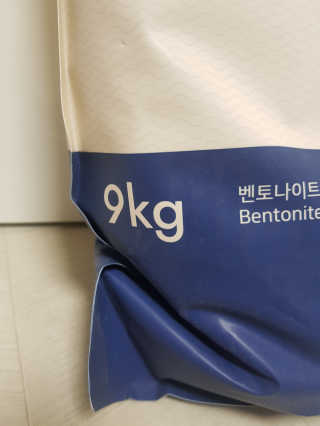 [샌드백] 프리미엄 벤토나이트 고양이모래 — 5점을 준 리뷰어가 2020년 11월 올린 사용 사진