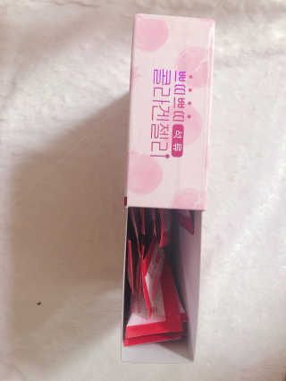 헬스업_쁘띠쁘띠석류콜라겐젤리_20g x 14포 — 5점을 준 리뷰어가 2020년 8월 올린 사용 사진