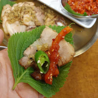 [동네맛집족발] 4개 족발 중 택1 — 4.5점을 준 리뷰어가 2020년 4월 올린 사용 사진