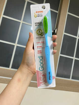 뉴바이오덴타골드C 치약, 킹두 대왕칫솔 — 5점을 준 리뷰어가 2020년 4월 올린 사용 사진
