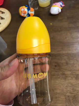 유비맘 PPSU 젖병 노꼭지_200ml_컬러 랜덤 발송 — 4.5점을 준 리뷰어가 2020년 6월 올린 사용 사진