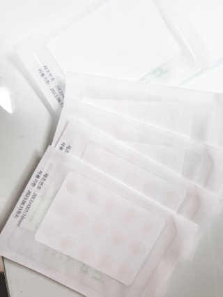 엘라밴드 하이드로 도트 스팟패치 12mm, 티트리 — 4.5점을 준 리뷰어가 2020년 8월 올린 사용 사진