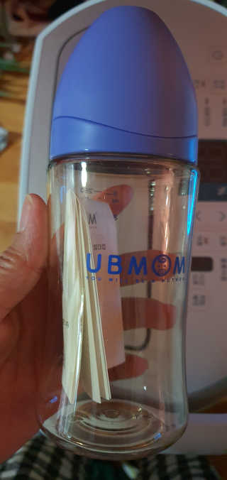 유비맘 PPSU 젖병 노꼭지_260ml_컬러 랜덤 발송 — 4점을 준 리뷰어가 2020년 6월 올린 사용 사진
