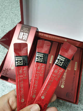 홍건강 해피한삼 진 홍삼정 원데이스틱 10g x 30포 — 5점을 준 리뷰어가 2020년 5월 올린 사용 사진