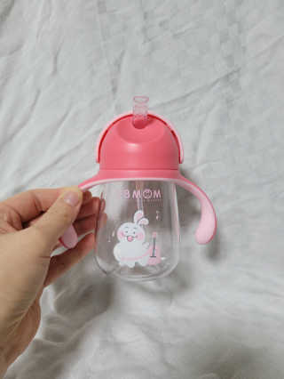 유비맘 트라이탄 코니빨대컵_컬러 랜덤 발송 — 5점을 준 리뷰어가 2020년 10월 올린 사용 사진
