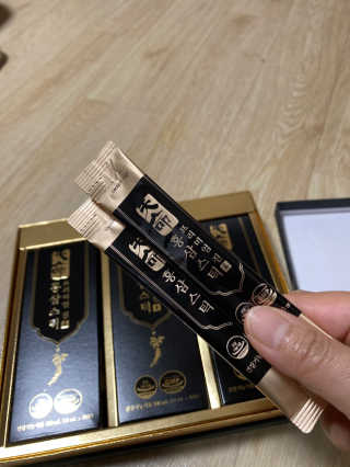 헬스업_천명진프리미엄홍삼스틱_10ml x 30포 — 5점을 준 리뷰어가 2020년 10월 올린 사용 사진