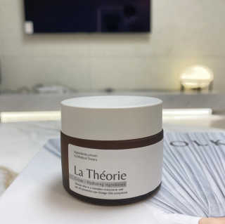 La Theorie Hydrating Ingredients | 하이드레이팅 인그레이디언츠 — 4.5점을 준 리뷰어가 2020년 5월 올린 사용 사진