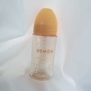 유비맘 PPSU 젖병 노꼭지_260ml_컬러 랜덤 발송 — 5점을 준 리뷰어가 2020년 8월 올린 사용 사진