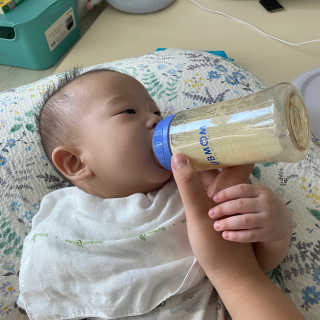 유비맘 PPSU 젖병 노꼭지_260ml_컬러 랜덤 발송 — 5점을 준 리뷰어가 2020년 8월 올린 사용 사진