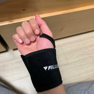 필캣 터널증후군 손목 보호대 — 4점을 준 리뷰어가 2020년 4월 올린 사용 사진
