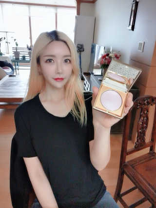 스틸라 헤븐스 휴 하이라아이터 — 5점을 준 리뷰어가 2020년 5월 올린 사용 사진