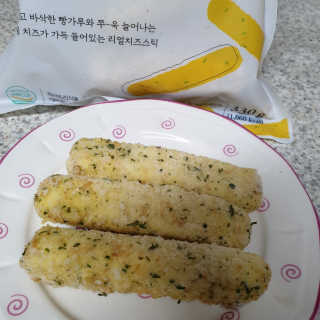 가치식탁 리얼치즈스틱, 리얼크림치즈볼 — 5점을 준 리뷰어가 2020년 5월 올린 사용 사진