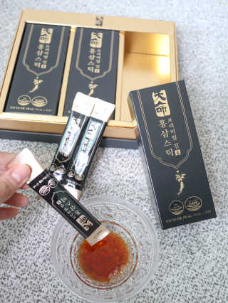 헬스업_천명진프리미엄홍삼스틱_10ml x 30포 — 5점을 준 리뷰어가 2020년 7월 올린 사용 사진