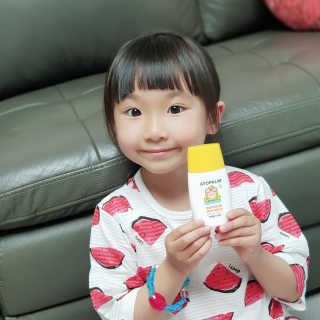 아토팜 야외놀이 선밀크 SPF50+ PA+++ — 4점을 준 리뷰어가 2020년 5월 올린 사용 사진