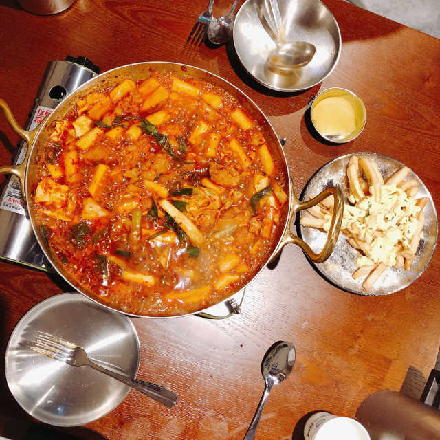 [살롱드곱떡 강남점] 떡볶이 2중 택1+버터갈릭감자튀김 리뷰 사진