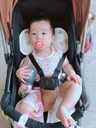 유비맘 젖병 빨대컵 다용도 홀더 1+1 _ 컬러 랜덤 발송 — 4점을 준 리뷰어가 2020년 9월 올린 사용 사진