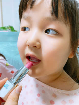 꼬메맘마 네이처 달리아핑크 립컬러 — 5점을 준 리뷰어가 2020년 4월 올린 사용 사진