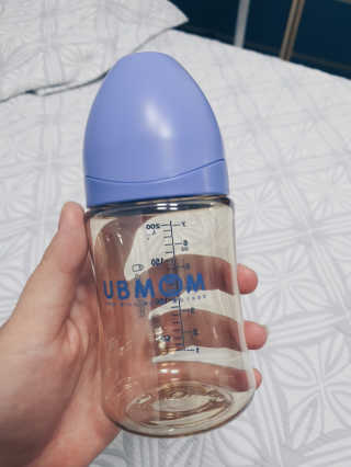 유비맘 PPSU 젖병 노꼭지_200ml_컬러 랜덤 발송 — 5점을 준 리뷰어가 2020년 8월 올린 사용 사진