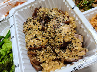 [동네맛집족발] 4개 족발 중 택1 — 5점을 준 리뷰어가 2020년 8월 올린 사용 사진