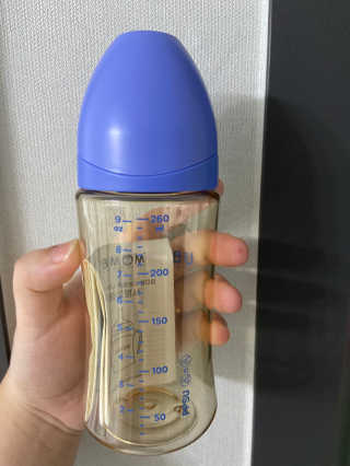 유비맘 PPSU 젖병 노꼭지_260ml_컬러 랜덤 발송 — 4점을 준 리뷰어가 2020년 8월 올린 사용 사진