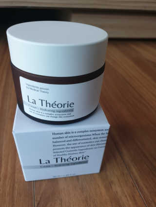 La Theorie Hydrating Ingredients | 하이드레이팅 인그레이디언츠 — 5점을 준 리뷰어가 2020년 5월 올린 사용 사진