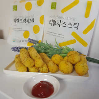 가치식탁 리얼치즈스틱, 리얼크림치즈볼 — 5점을 준 리뷰어가 2020년 9월 올린 사용 사진