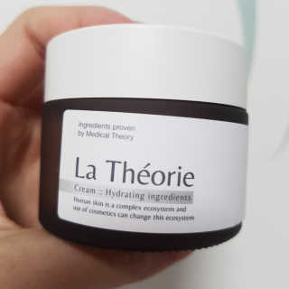 La Theorie Hydrating Ingredients | 하이드레이팅 인그레이디언츠 — 5점을 준 리뷰어가 2020년 4월 올린 사용 사진