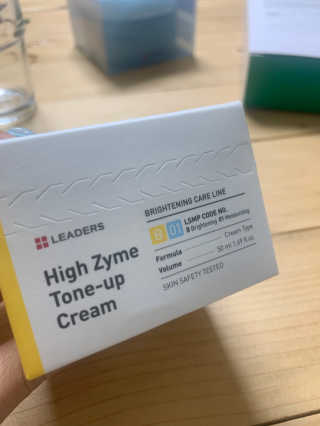 리더스코스메틱 리더스 하이 자임 톤업 크림 — 3.5점을 준 리뷰어가 2020년 5월 올린 사용 사진