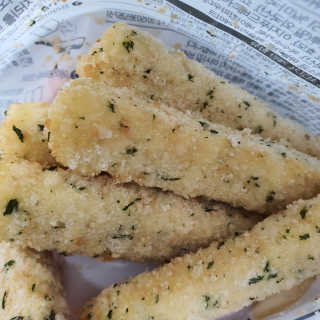 가치식탁 리얼치즈스틱, 리얼크림치즈볼 — 5점을 준 리뷰어가 2020년 8월 올린 사용 사진