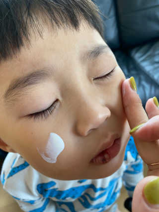 아토팜 야외놀이 선밀크 SPF50+ PA+++ — 5점을 준 리뷰어가 2020년 5월 올린 사용 사진