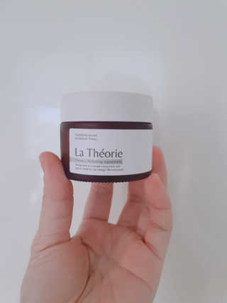La Theorie Hydrating Ingredients | 하이드레이팅 인그레이디언츠 — 5점을 준 리뷰어가 2020년 5월 올린 사용 사진