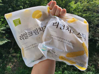 가치식탁 리얼치즈스틱, 리얼크림치즈볼 — 4점을 준 리뷰어가 2020년 8월 올린 사용 사진