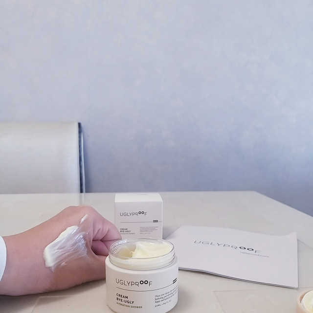 어글리프루프 크림 바이어글리 하이드레이션 샤워 50ml 리뷰 사진