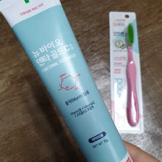 뉴바이오덴타골드C 치약, 킹두 대왕칫솔 — 5점을 준 리뷰어가 2020년 4월 올린 사용 사진