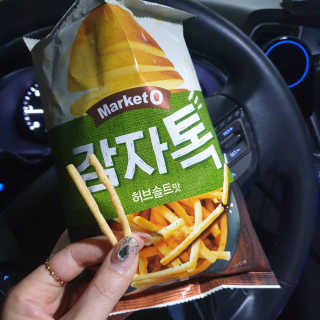 마켓오 감자톡 허브솔트맛/매콤달콤맛 — 5점을 준 리뷰어가 2020년 6월 올린 사용 사진