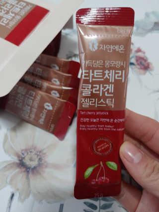 자연에온 가득담은 몽모랑시 타트체리 콜라겐 젤리스틱 — 5점을 준 리뷰어가 2020년 12월 올린 사용 사진