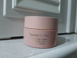 Tween.Ty Skin 트웬티스킨 리페어 아이크림 프리미엄 라인 — 4점을 준 리뷰어가 2020년 11월 올린 사용 사진