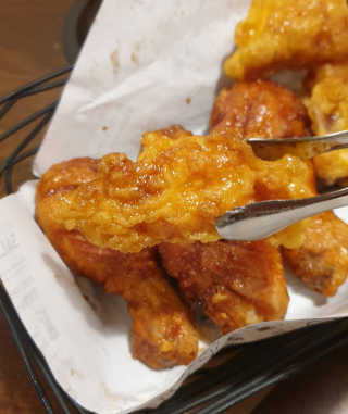 [교촌치킨 영등포역점] 치킨 메뉴 중 택1 — 5점을 준 리뷰어가 2020년 10월 올린 사용 사진