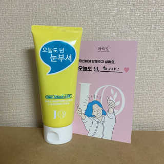 IO 아이오 오늘도 넌 눈부셔 - 데일리 스크럽 클렌징폼 — 5점을 준 리뷰어가 2020년 12월 올린 사용 사진