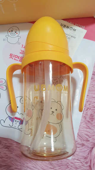 유비맘 샘방지 PPSU 빨대컵_컬러 랜덤 발송 — 5점을 준 리뷰어가 2020년 4월 올린 사용 사진