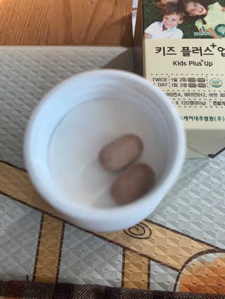 비타맘 키즈플러스업 성장기 어린이 멀티비타민미네랄 120정 — 5점을 준 리뷰어가 2020년 5월 올린 사용 사진
