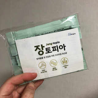펫님닷컴 [장토피아]1일1스틱으로 간편한 반려동물 유산균 10ea — 5점을 준 리뷰어가 2020년 4월 올린 사용 사진