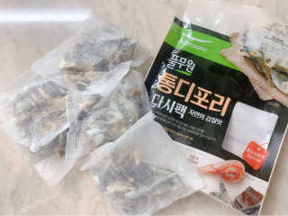 [풀무원] 자연의 감칠맛 통디포리, 통멸치 다시팩 세트 — 5점을 준 리뷰어가 2020년 5월 올린 사용 사진