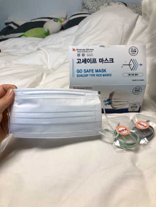 고세이프 마스크 50개입 + 실리콘 마스크 스트랩 — 5점을 준 리뷰어가 2020년 11월 올린 사용 사진