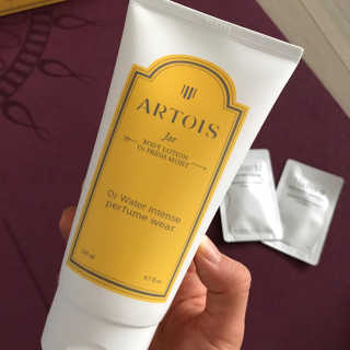 아르투아 ARTOIS 꽃밭에 누운듯 은은한 꽃향기, 아르투아 자르 바디로션 — 4점을 준 리뷰어가 2020년 7월 올린 사용 사진
