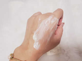 어글리프루프 크림 바이어글리 하이드레이션 샤워 50ml — 5점을 준 리뷰어가 2020년 10월 올린 사용 사진